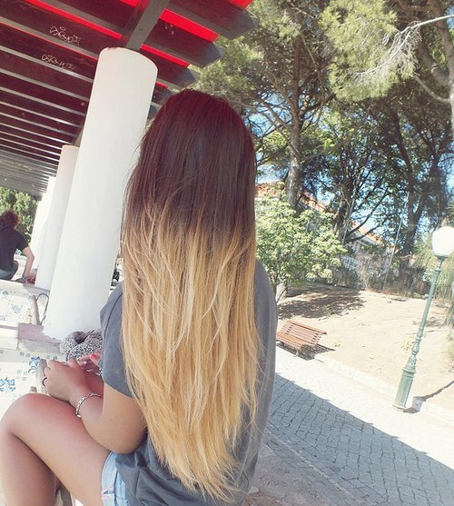 sele-na:  flowea:  coco—rosy:  More rosy here  Ahh I need my hair like this for summer!  her hair omg