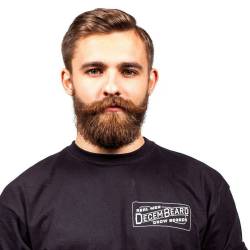 lukefazak:  Back when my beard was a little shorter… @decembeard_uk has become something I really care about. A brilliant campaign run by the hardworking team from Beating @BowelCancer who I first met during their 2014 launch at @ruffians barbers in