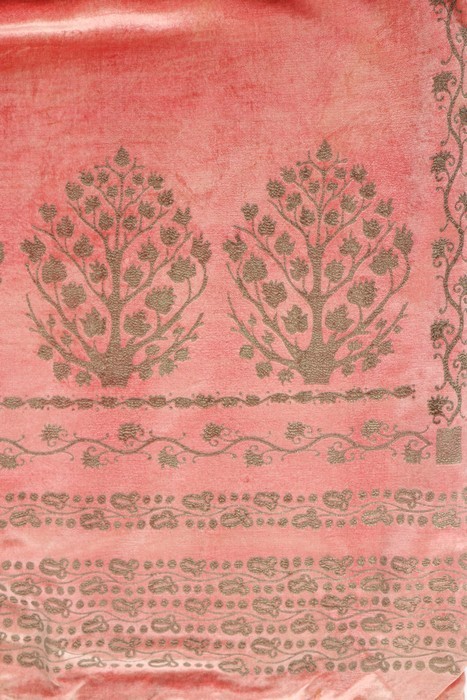 historicaldress:    A Mariano Fortuny stencilled pink velvet mantle, circa 1920Bearing