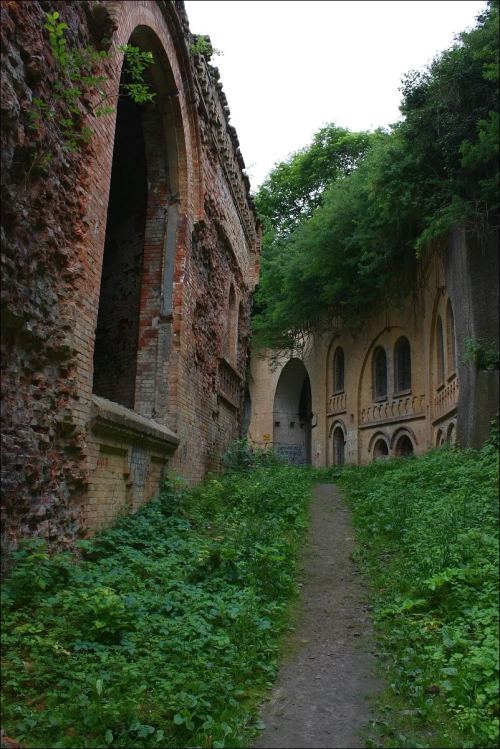 abandonedography:Tarakanov Fortress in Dubno, Ukraine (source)