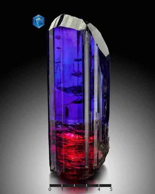 One crystal, two colours, no magic&hellip; The beauty of gems and crystals is an interaction bet