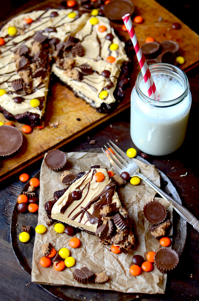 sweetoothgirl:    Reese’s Peanut Butter Brownie Pie   