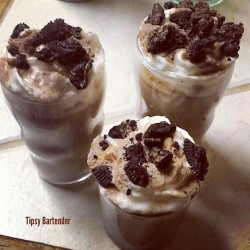 tipsybartender:  ▃▃▃▃▃▃▃▃▃▃▃▃▃▃▃▃▃▃▃▃▃▃▃▃       HOT CHOCOLATE SHOTS  Vanilla Vodka Baileys Irish Cream Hot Chocolate Mix Garnish: Whipped Cream Dash of Hot Chocolate Mix Crushed Oreos          INSTAGRAM