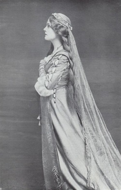 saisonciel:Lily Brayton, 1905