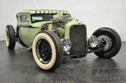 phuckingawesome:  uetty:  Voodoo Larry Built