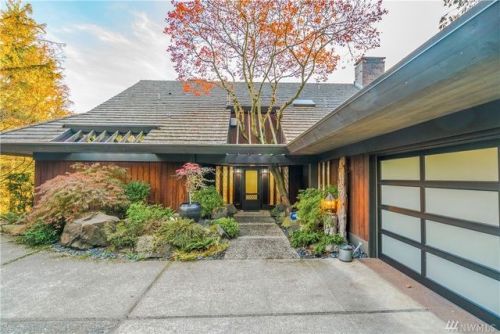 $1,500,000/3 br/2500 sq ftKirkland, WAbuilt in 1968