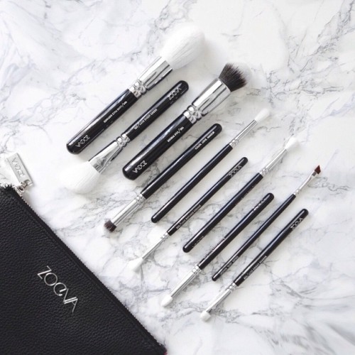 sassyeh: thehollywoodheels: ✖️ZOEVA✖️ Haven’t try these @zoevacosmetics brushes yet (had to ph