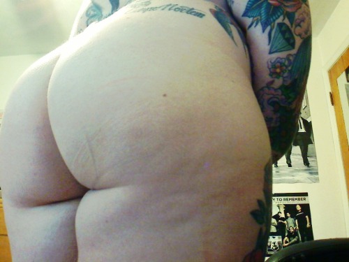stateofmisery:  butts. 