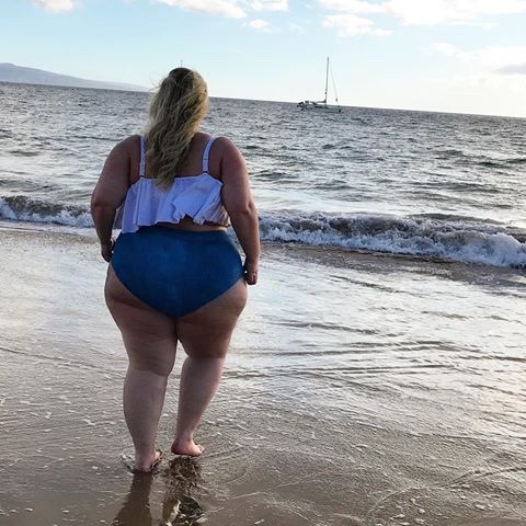 grimlockxsr: 2 super thick pawgs 2 mega pawgs