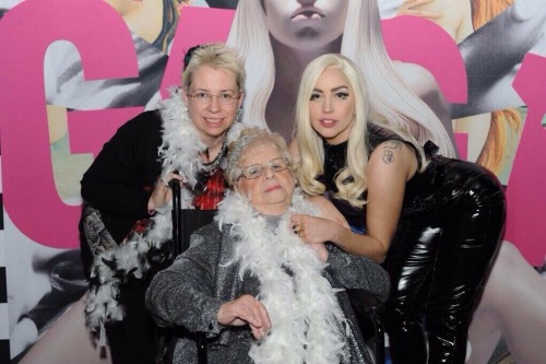 fuckyeahladygaga:With 86 year old Inez Whitfield backstage, who claims Gaga has ‘brought back her yo