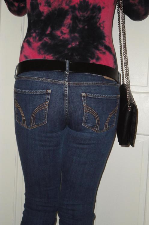 inhollisteronly: Here is some pictures of my Girlfriend Ambers butt in Hollister jeans