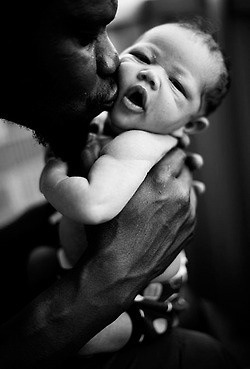 youngblackandvegan:   musingsofalazydreamer:  lovedivika:  Fatherhood  Loooovvve