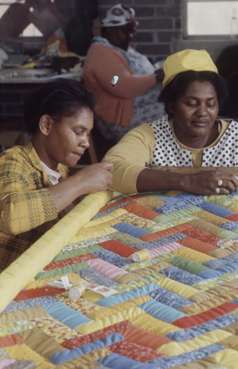 Quilters. Photographs by Henry Groskinsky (1971)