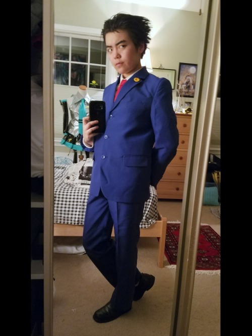 roboticreplication: The defense is ready, Your Honor!!  ayyyy i finished my Phoenix Wright cosplay! somehow managed to wrestle my natural hair into his hairstyle…although i’m gonna smell like hair product for days now. oops. 
