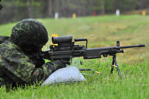 militaryarmament:Soldiers with the Canadian Division Support Base Detachment Aldershot, during a w