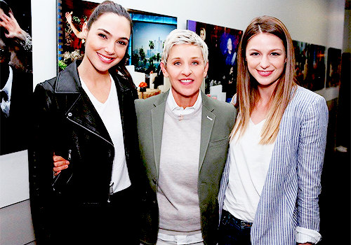 vcass:
“dailydccast:
“ “@TheEllenShow: Look! It’s Wonder Woman and Supergirl hanging with their favorite super hero. (x)
” ”
Ellen surrounding herself with women who can stop bullets
”
