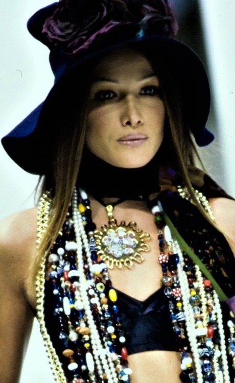 Carla Bruni - Dolce & Gabbana - S/S 1993