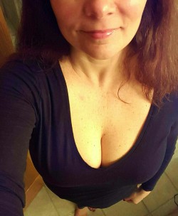 skinnylynnie:  Cleavage Sunday, have a great day tumblrs  😘