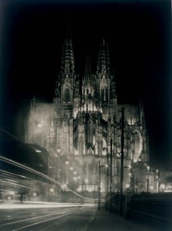 poboh:  Dombeleuchtung (Cathedral Illumination), 1930, August Sander. Germany (1876 - 1964) 