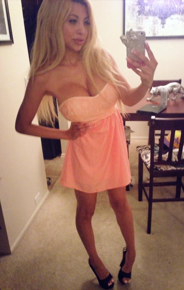 sexxxstainedbrain:  Kiley Fox makea any dress look good 