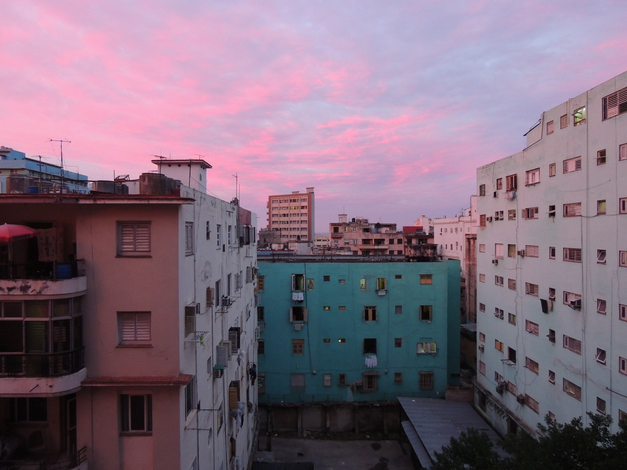 gohlde:  theconzolino:  La Habana - Cuba taken by me  I wish I was there 