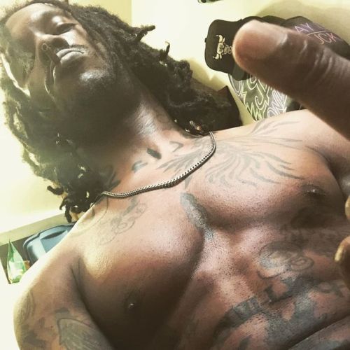 drillaxxx: I’m not the baby but ya baby daddy still trying to be me #drillzoneornozone (at Brownsvil