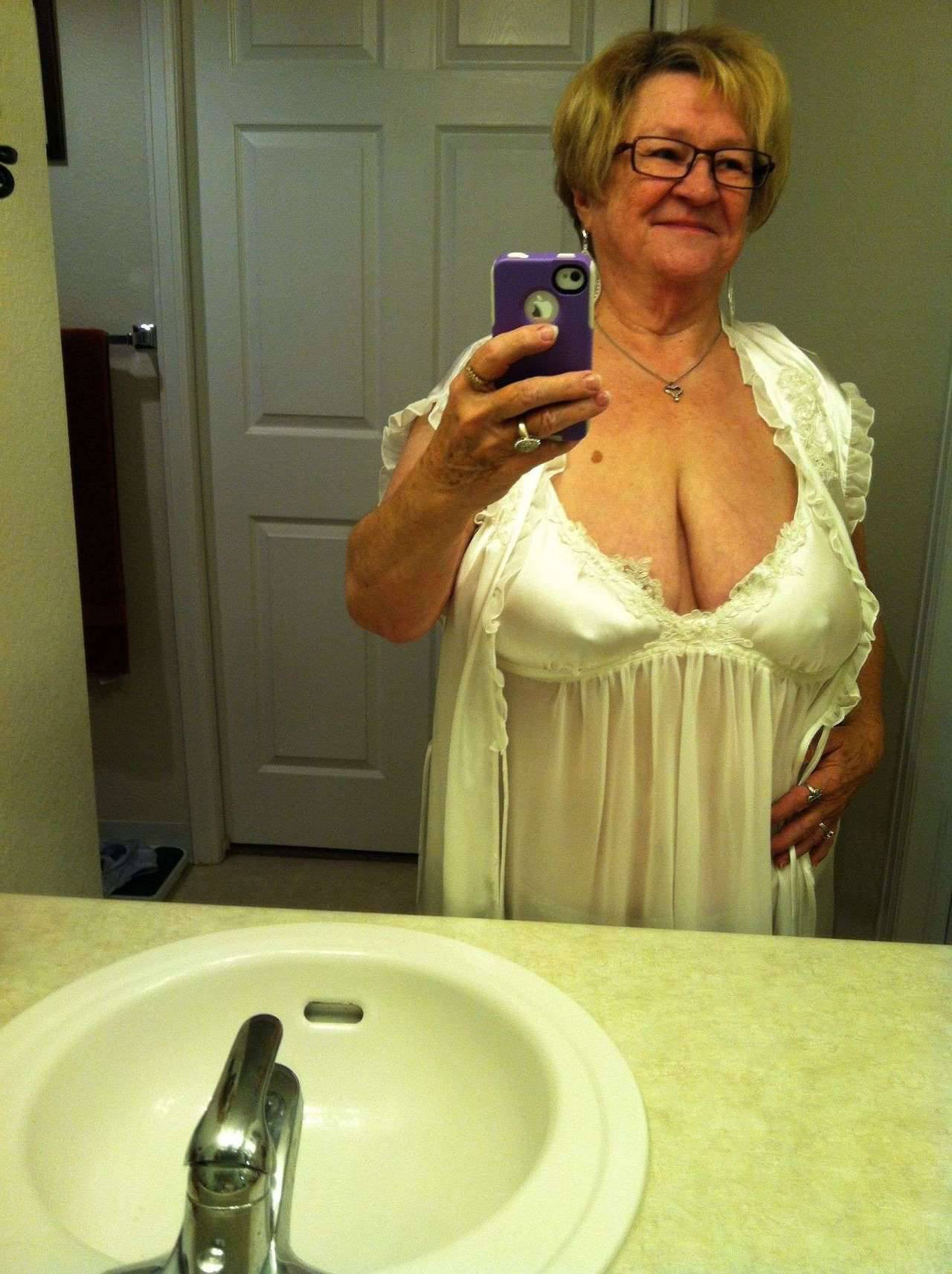 gilflover42:jamiestarrincestblog:When your memaw has knockers like this of course she knows you look at them and honestly she wants you to enjoy looking at  them .Omg !! 🥰🥰🥰🥰