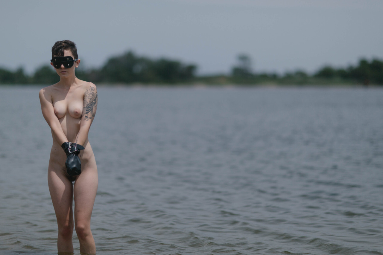 nakedava:  beach day with Ian Reid