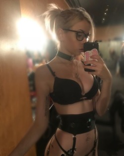 stripper-locker-room:https://www.instagram.com/kirsty.melb/