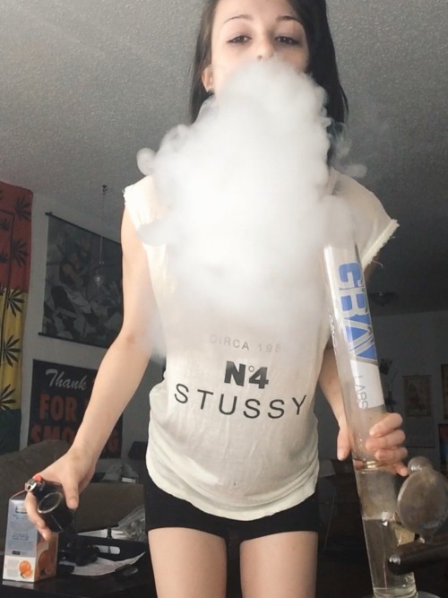 hempkitty:  Sleepy bong hits