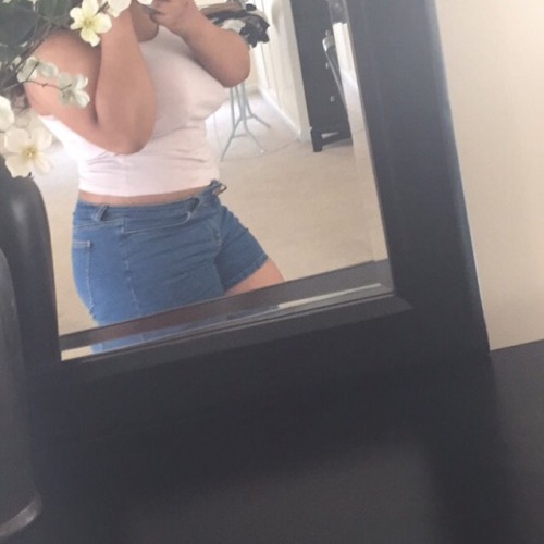 benicebitch:  My body appreciation post 🌸 I personally went from “omg you’re so ugly” to “damn ma"😍 . I ain’t bold enough to post nudes😂👎🏾#bodyposi for the mf WIN🙌🏾