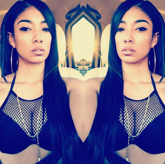 jaycooleyy:  Mila J
