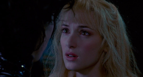 hoeneymoon:“All along I felt in my gut there was something wrong with him.” Edward Scissorhands (1