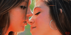 girls kissing girls