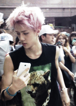 sehun88:  sehun + arms + bed hair 