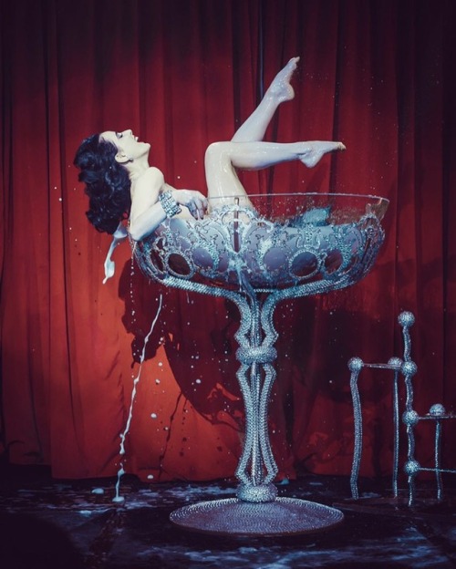 danceoftheday: poisonnightmares:Dita Burlesque.