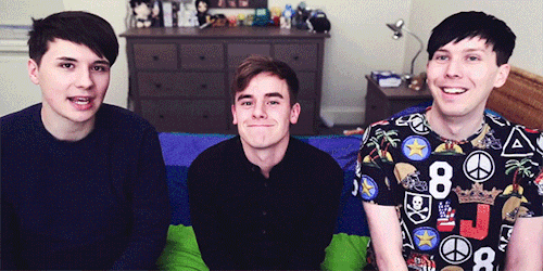 tronnor-phan-af: tronnorcuddles: troylersmellet: crazytronnor: (x) LOOK HOW SMALL HE IS! LOOK AT THE