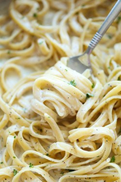 do-not-touch-my-food:  Garlic Parmesan Pasta