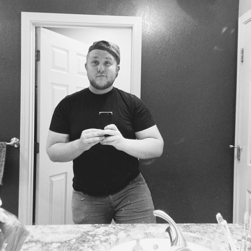 beardedsaint:  tuckhasthoughts:  I may not have time to do much else in between work and catching up on doctors appts but I can still take selfiiiiieeesss! #selfies #blackandwhite #greenjeansbutyoucanttell #bigbathroommirrors  This dude is a babe. For