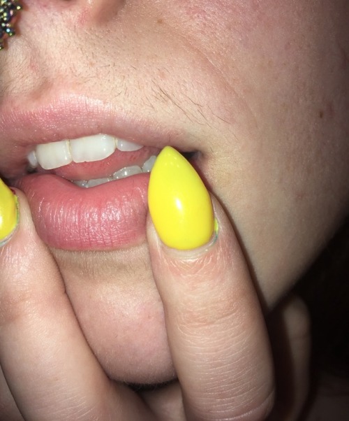 positively-nudity: If u have negative feelings abt women with body hair it’d probably be wise to unf