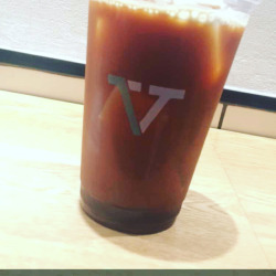 Nitrobrew coffee, pizza, beer? What more could you want?  (at Verve Coffee Roasters Shinjuku Station)