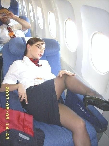 nylon-moms:  These girls would cure my fear of flying!!!💦💦💦💕