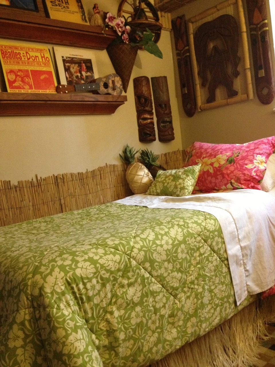 98bottlesblog:  Tiki Bed 