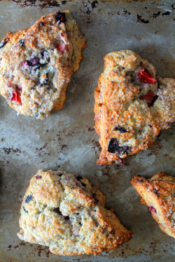 omg-yumtastic:  (Via: hoardingrecipes.tumblr.com) Mixed Berry Mascarpone Scones - Get this recipe and more http://bit.do/dGsN  Hee hee scone