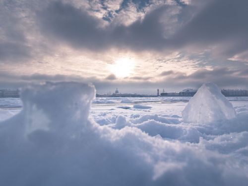 krasna–devica:Frozen Neva in St. Petersburg