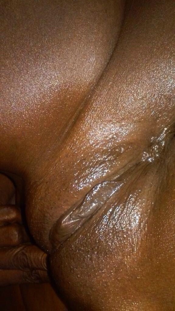 EATING PUSSY24/7...
