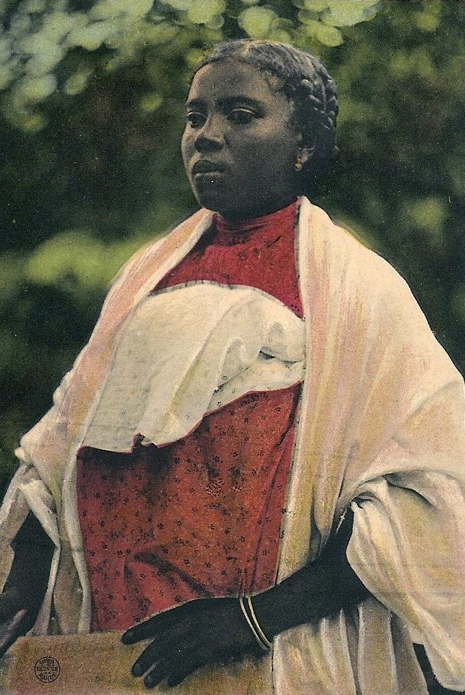 iluvsouthernafrica:  Madagascar: Vintage portraits of Malagasy women. 