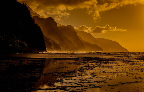 wave-dancer:earth-land:Na Pali Coast, Kauai - HawaiiKauai’s famous coastline is truly majestic, feat