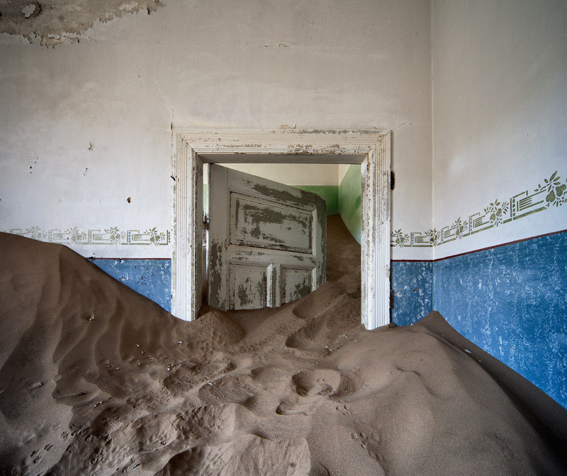 likeafieldmouse:  Alvaro Sanchez-Montanes - Indoor Desert (2010) “By the end of