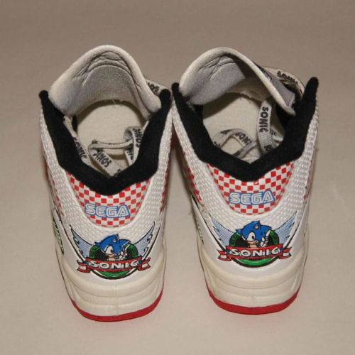 sonichedgeblog: A pair of Sonic The Hedgehog sneakers released in Spain.[Sonic The Hedgeblog] [Support us on Patreon]  I wish I was this cool back when I was a kid T T